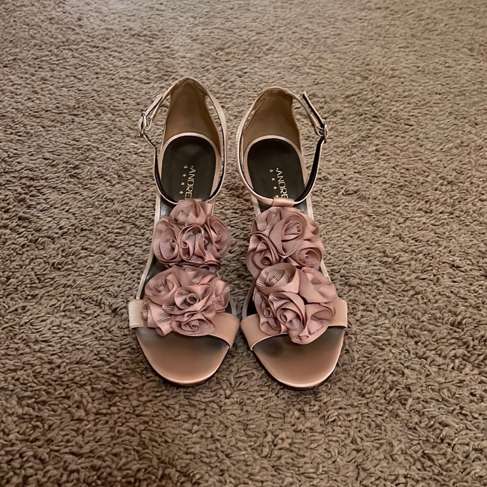new ANDREA sandals in excellent condition